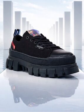 NIB Palladium Women’s Revolt Lo TX Black Platform Lug Sole Chunky Sneaker - 6.5